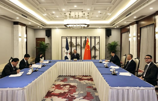 710公海寰宇环境“助力”多米尼加清运垃圾，毛伟明省长出席线上交接仪式